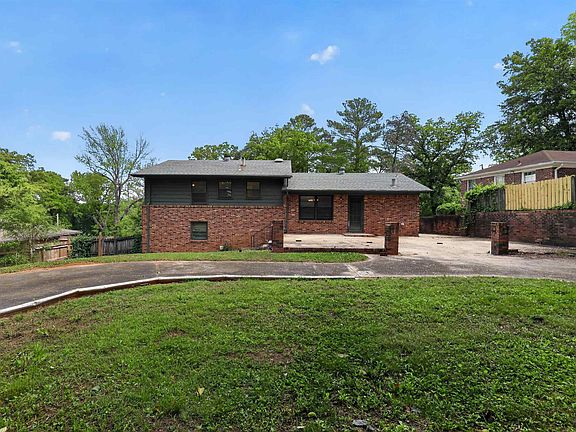 3rd image of 945 Ridgewood Cir