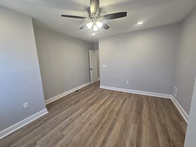 421 N Kenwood Ave — Photo 10