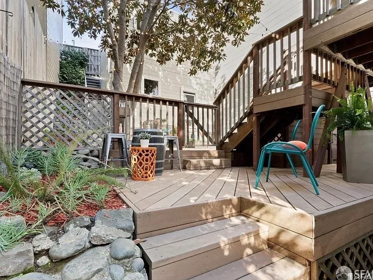 220 Corbett Ave — Photo 3