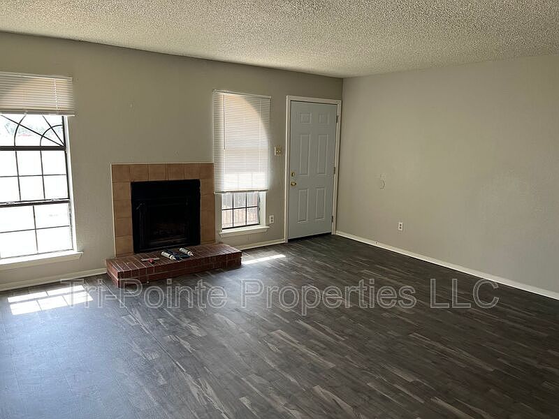 1st image of 805 W Walnut St APT 2