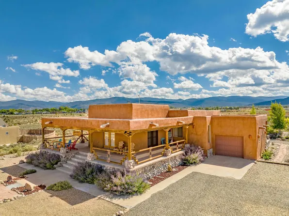1 La Guardia Rd, Ranchos De Taos, NM 87557