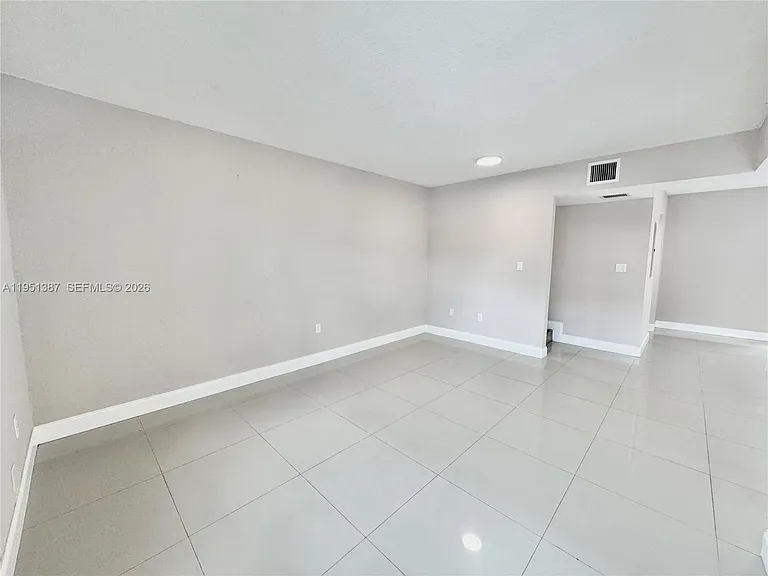 3840 SW 52nd Ave #3840 — Photo 5