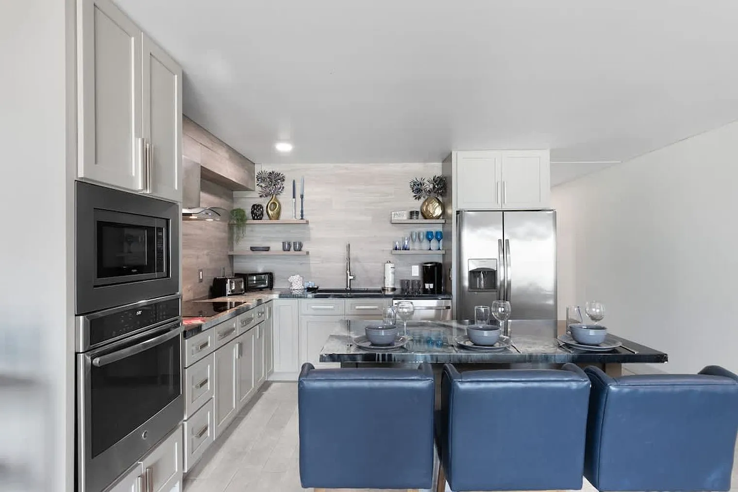 1 bed, 1.0 bath, 731 sqft, $1,718 — Photo 2