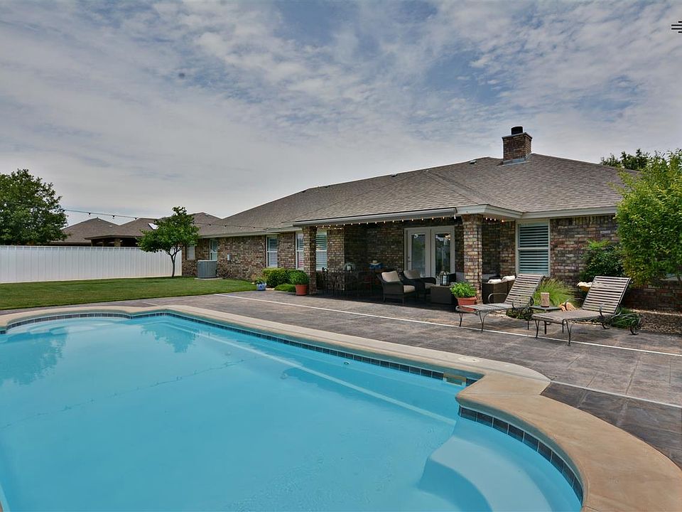 1st image of 4017 Springwood Dr