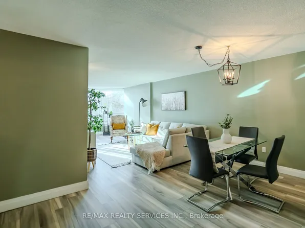 8 Lisa St #203, Brampton, ON L6T 4S6