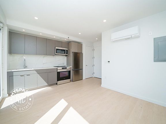 3rd image of 1499 Bedford Ave #9G