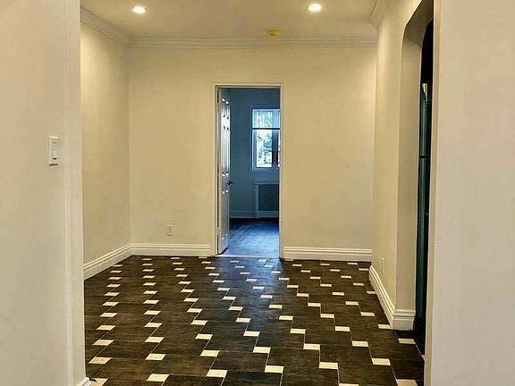 4th image of 2054 23rd St
