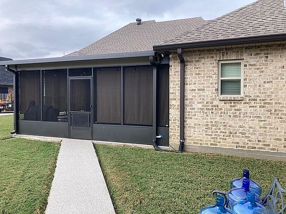 4th image of 615 Lancaster Dr