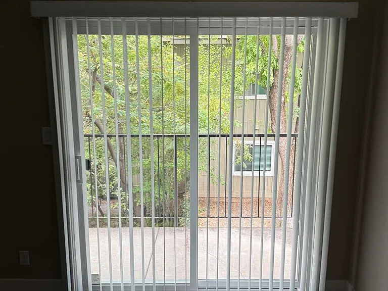 427 W Elm St — Photo 9