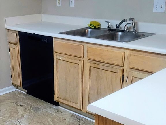 4th image of 8301 Grand Oak Ct