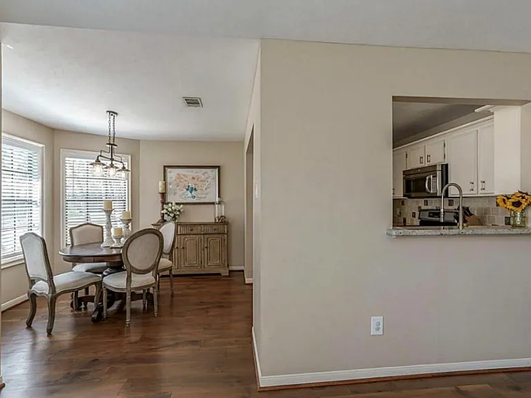28 Fallenstone Dr — Photo 5