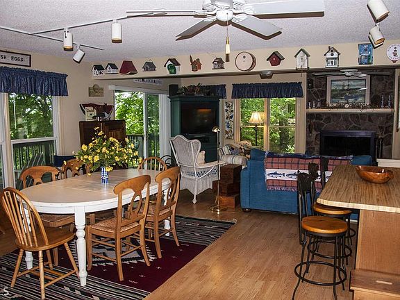 4th image of 138 Schonberg Ln #252