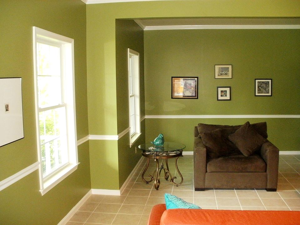 Living Rm has tile floor