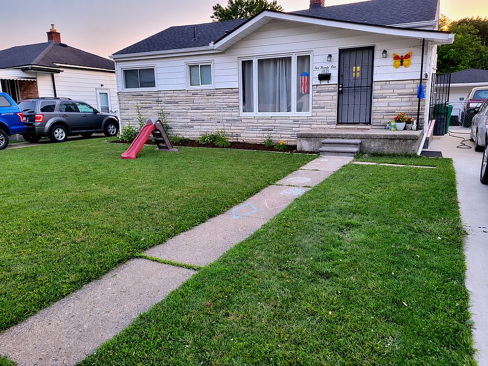 1st image of 1021 Helen St