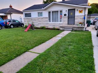 1021 Helen St, Garden City, MI 48135