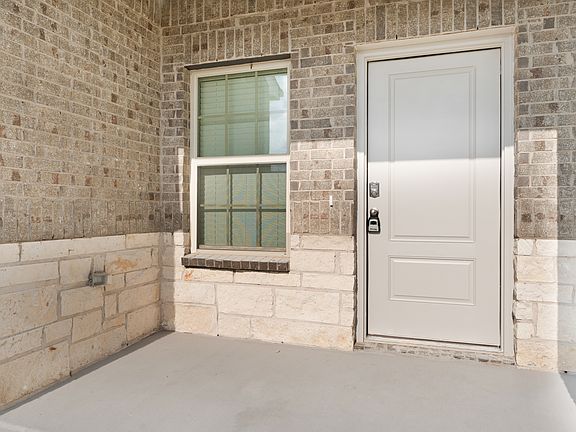 4th image of 1811 Feeder Way