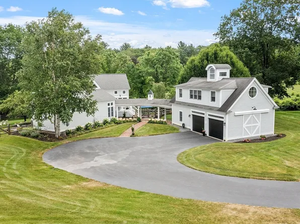 129 Russell St, Carlisle, MA 01741