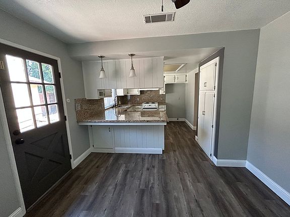5th image of 3811 W Hillsdale Ave