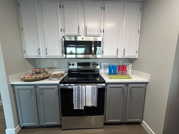 4th image of 1519 California Ave SW #402