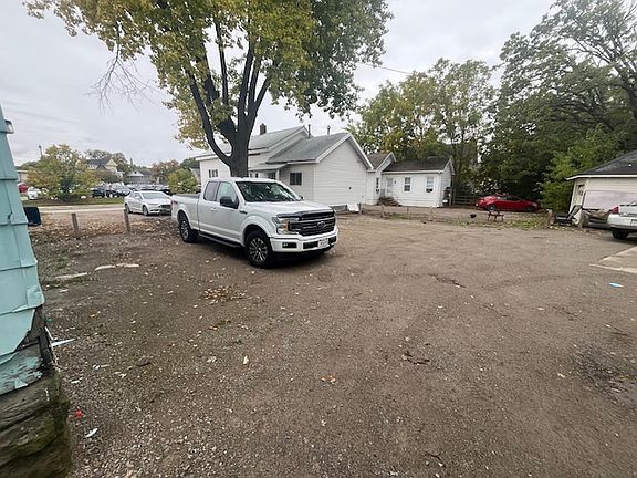 5th image of 712 W Lincoln Ave