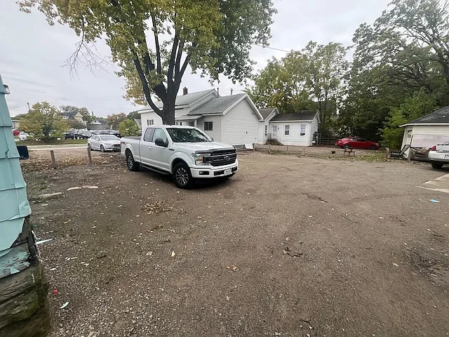 712 W Lincoln Ave — Photo 5
