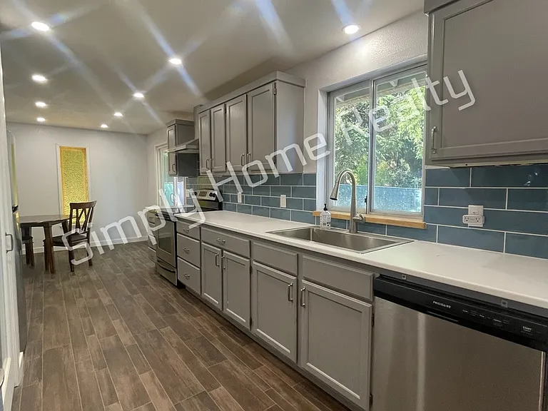 7808 Pamela Ct SE — Photo 8