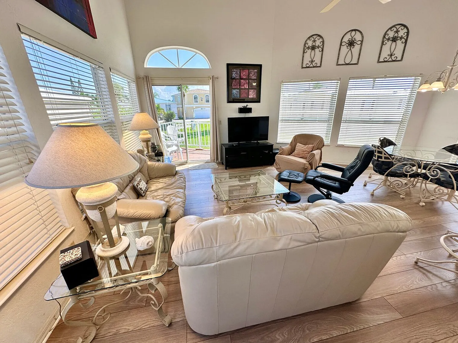 1 bed, 1.5 bath, $5,458 — Photo 1
