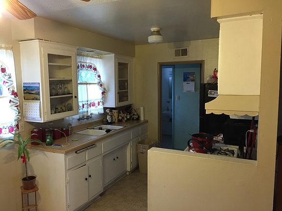 5th image of 623 W Orchard St