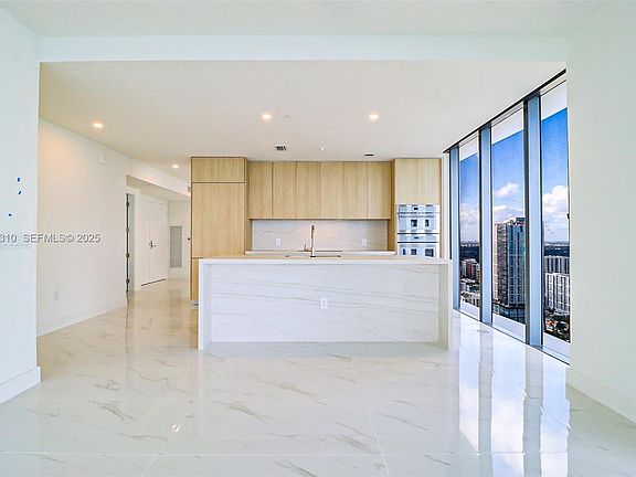 4th image of 700 NE 24th St #4201