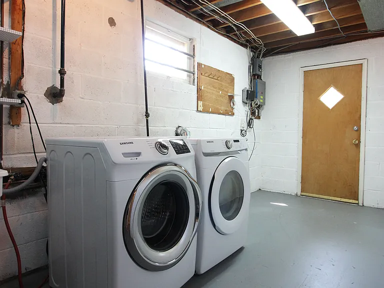 6211 Duntley Ct — Photo 40