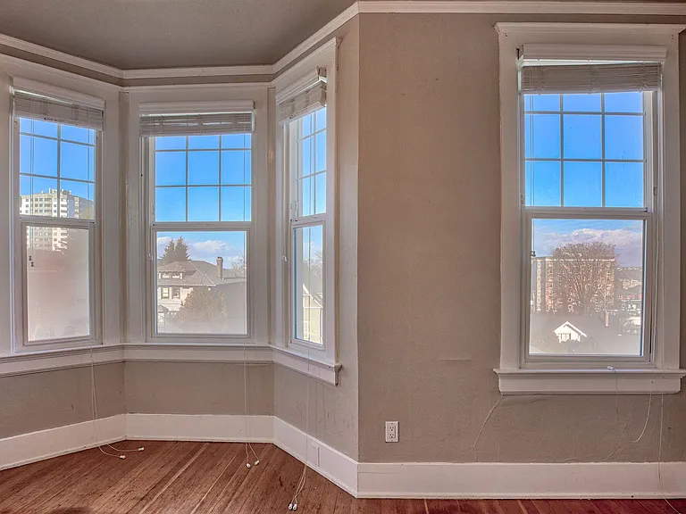 212 N G St — Photo 9