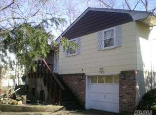 79 Rocky Point Landing Rd, Rocky Point, NY 11778