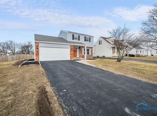 914 Carol Cir, Rossford, OH 43460