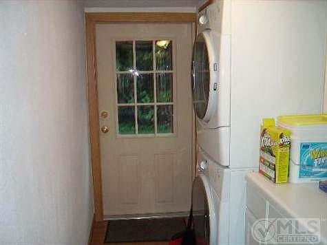 5th image of 347 Redwood St