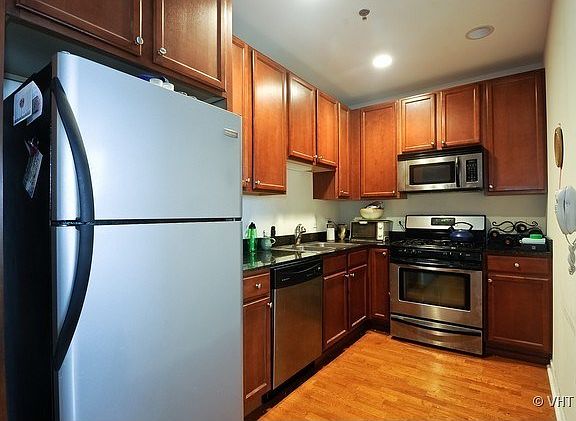 5th image of 828 W Grace St APT 1206