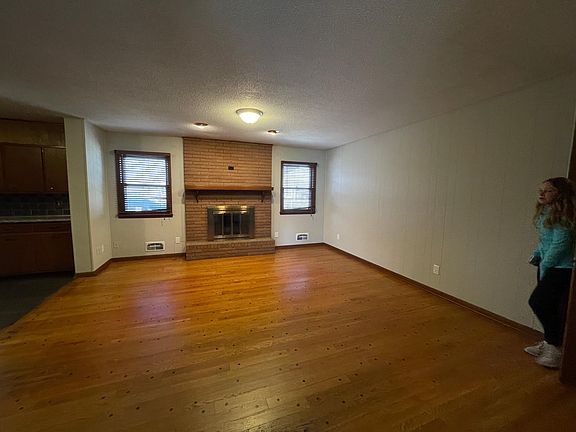 3rd image of 12228 E 39th Ter S