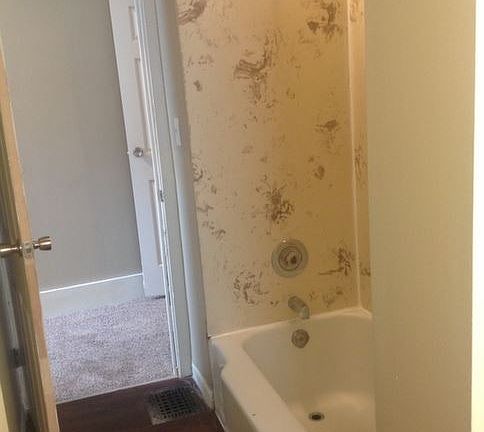 5th image of 233 King Ave APT B
