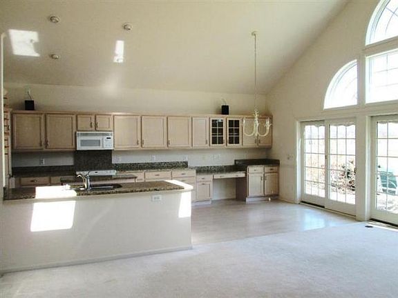 5th image of 9751 Greenside Ct