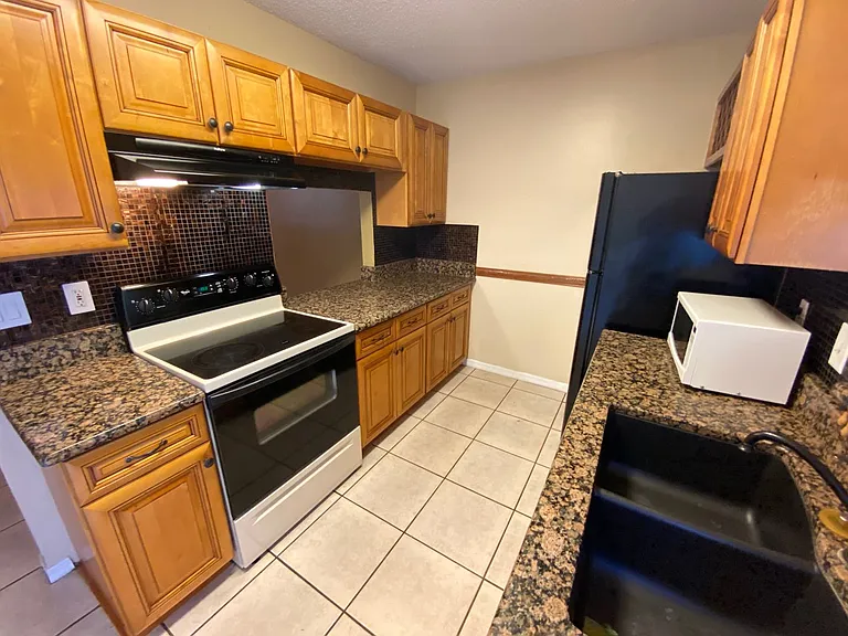 1605 Shady Ridge Ct — Photo 6