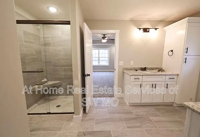 4526 Venice Ave — Photo 10