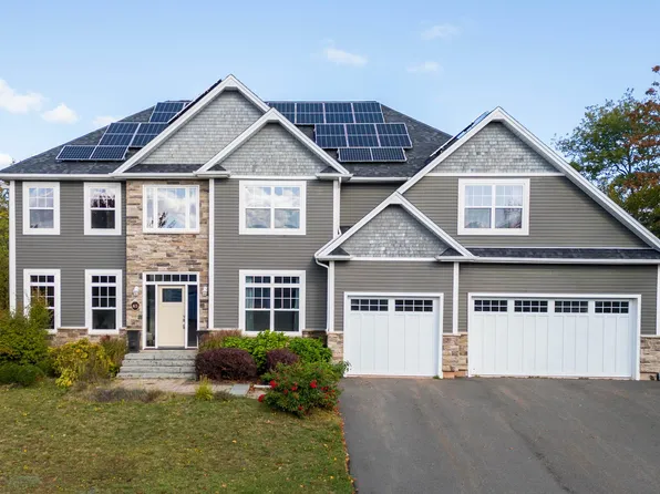 85 Nash Dr, Charlottetown, PE C1E 3H7