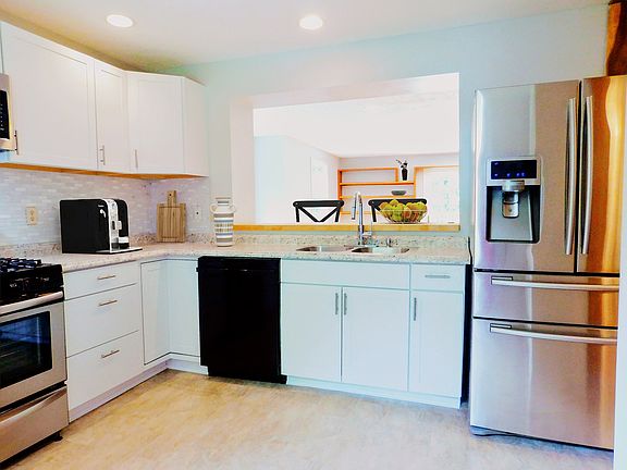 4th image of 2382 E Winding Brook Cir