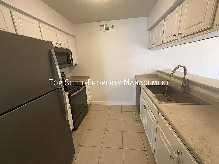 3 bed, 1200 sqft, $1,245 — Photo 4