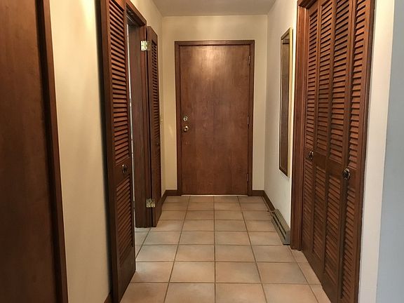 3rd image of 2243 N Lincoln Ln
