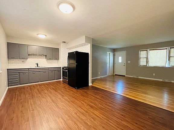 4th image of 12 Edward Ct