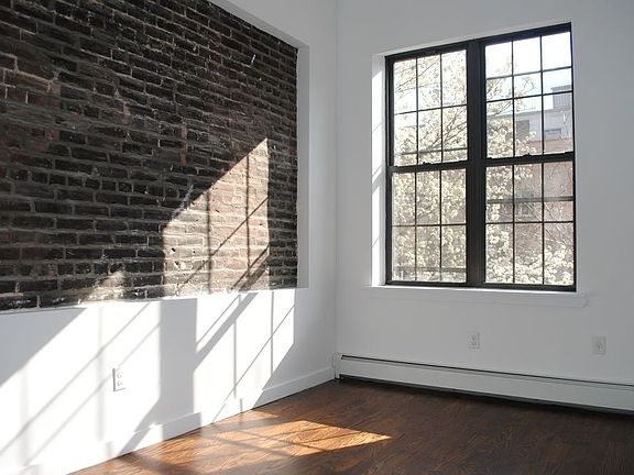 3rd image of 387 Quincy St APT 5