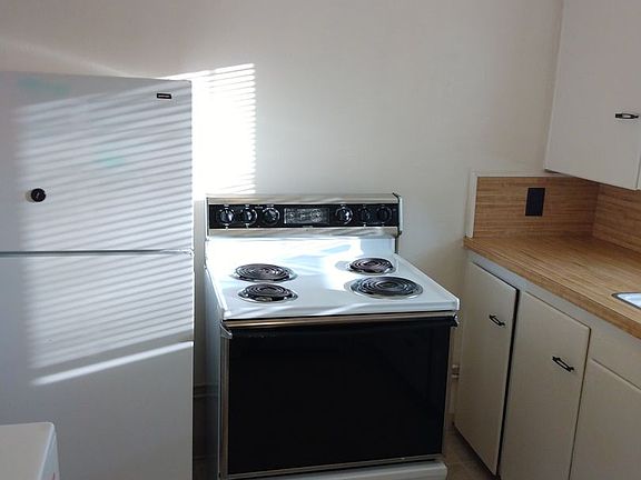 5th image of 1359 Pearl St APT 08