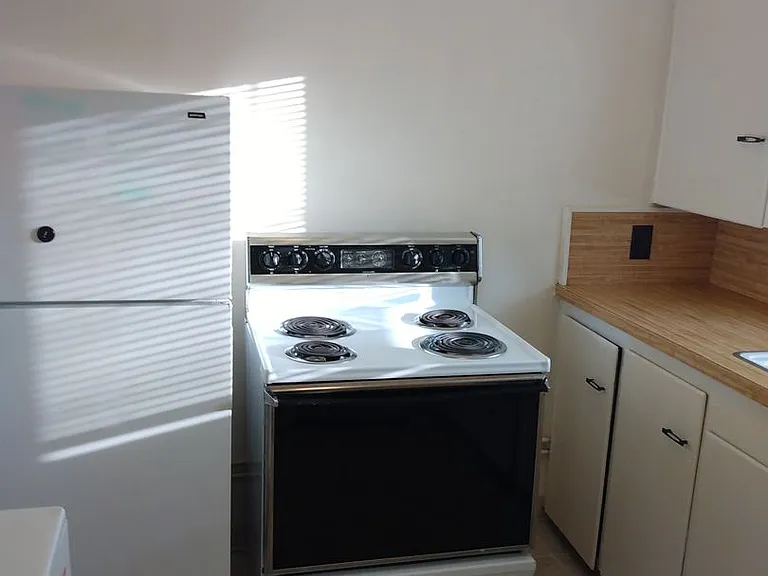 1359 Pearl St — Photo 5