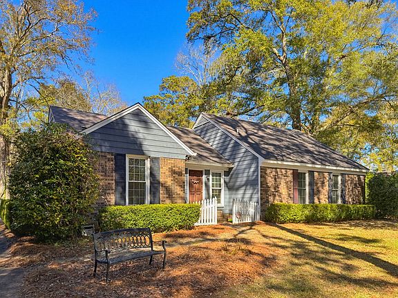 3rd image of 403 Northampton Rd