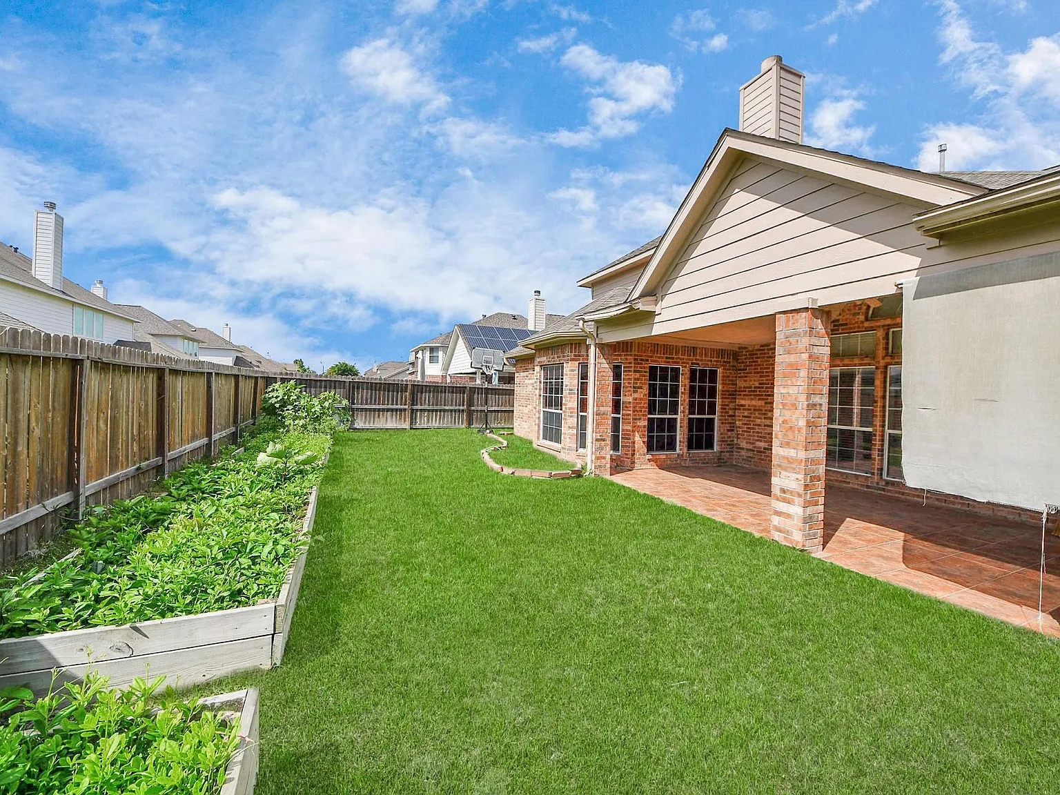 5 bed, 4.0 bath, 4356 sqft, $4,200 — Photo 4